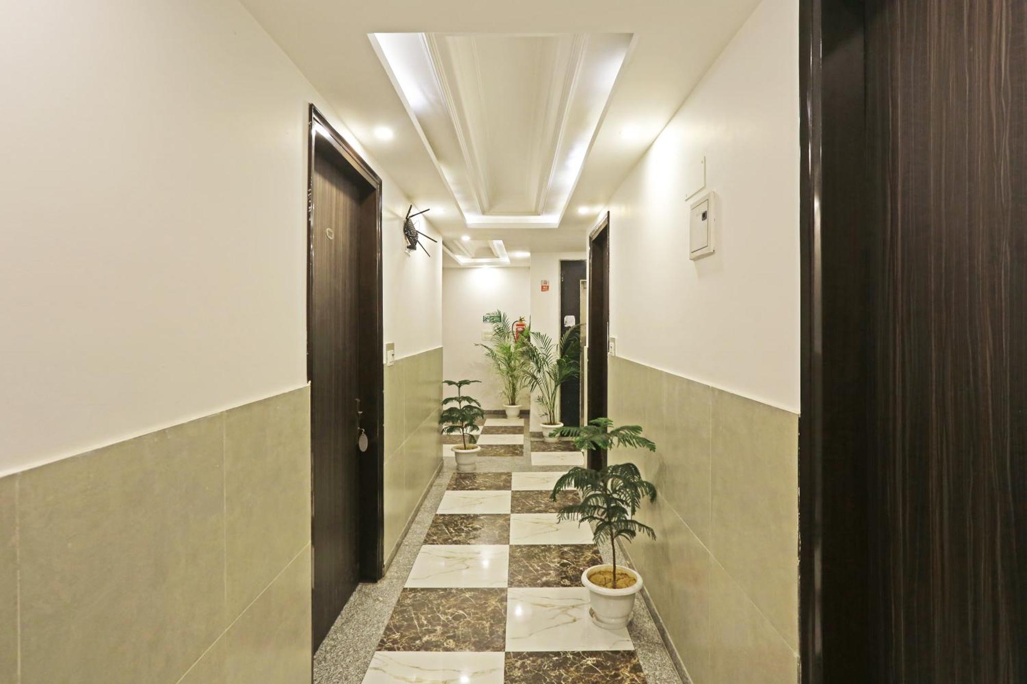 The Almora Residency - Complimentary Airport Trasnfer Hotel New Delhi Buitenkant foto