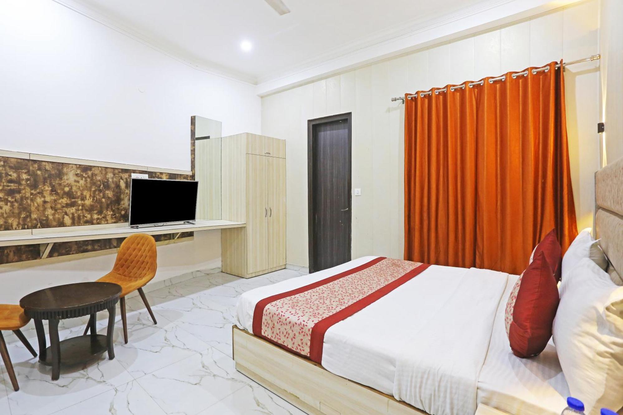The Almora Residency - Complimentary Airport Trasnfer Hotel New Delhi Buitenkant foto