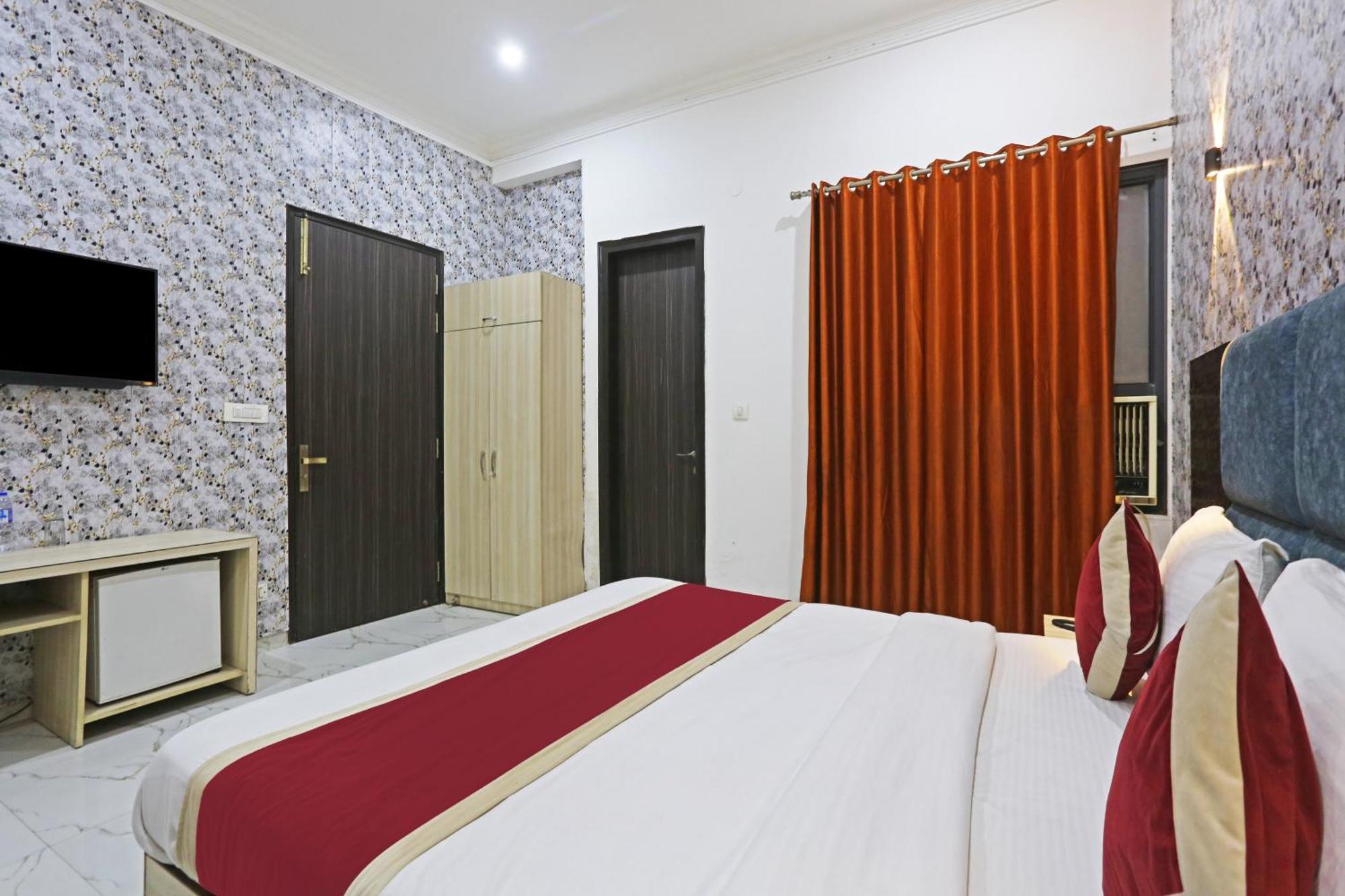 The Almora Residency - Complimentary Airport Trasnfer Hotel New Delhi Buitenkant foto