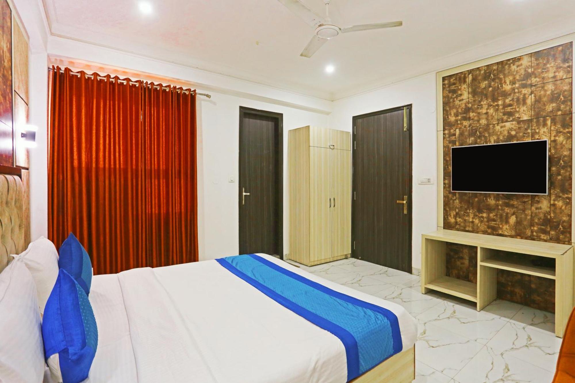 The Almora Residency - Complimentary Airport Trasnfer Hotel New Delhi Buitenkant foto