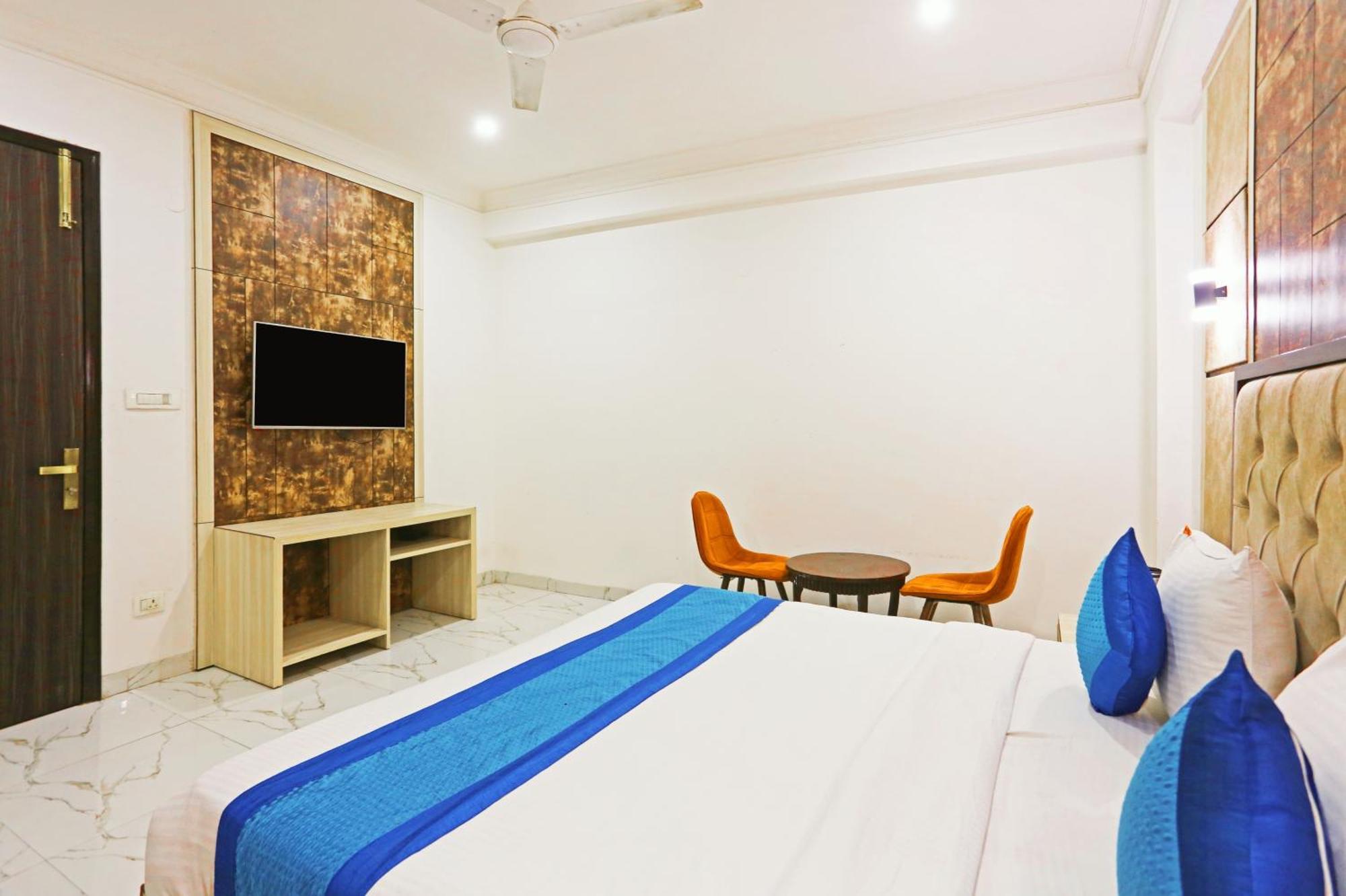 The Almora Residency - Complimentary Airport Trasnfer Hotel New Delhi Buitenkant foto