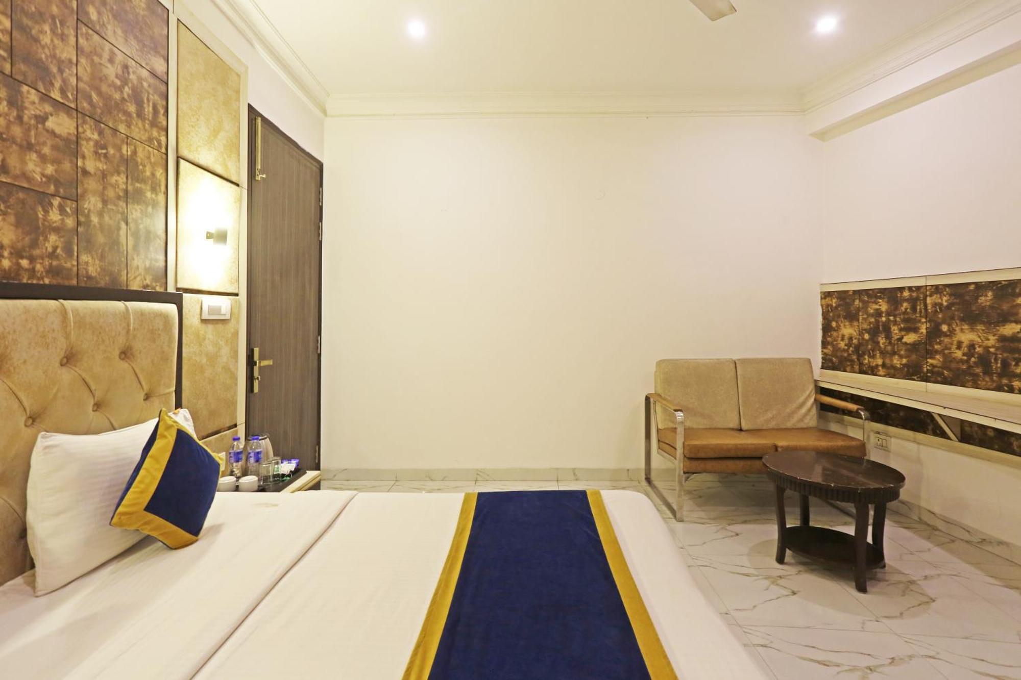 The Almora Residency - Complimentary Airport Trasnfer Hotel New Delhi Buitenkant foto
