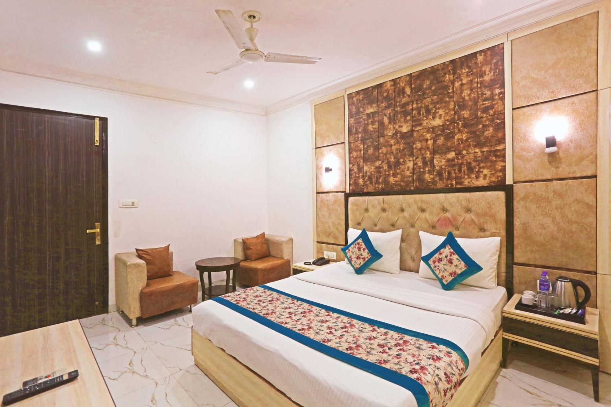 The Almora Residency - Complimentary Airport Trasnfer Hotel New Delhi Buitenkant foto
