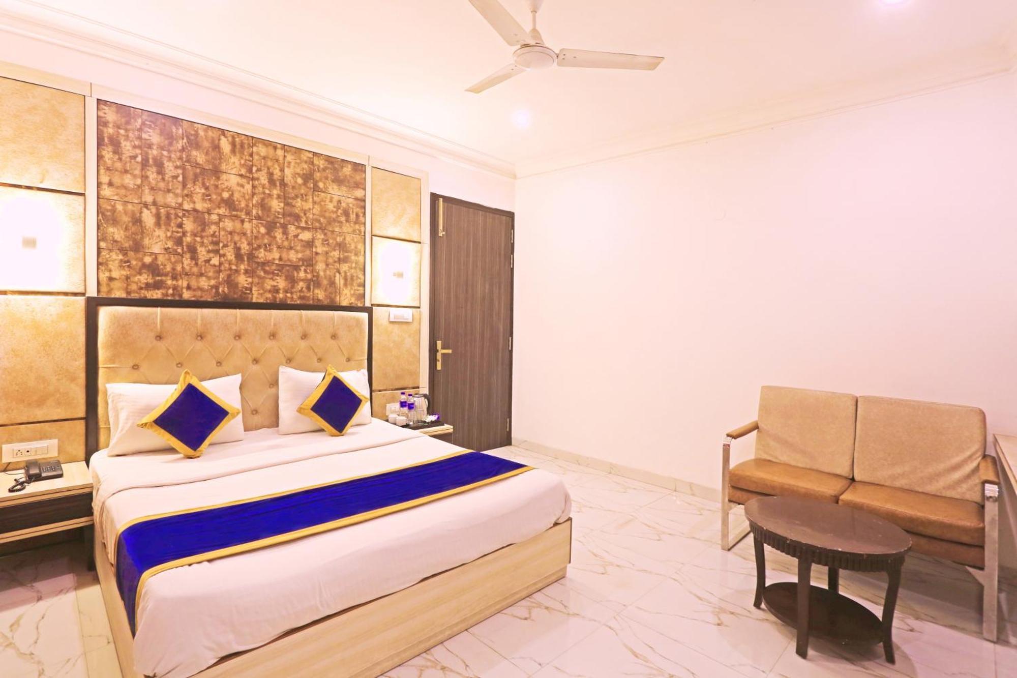 The Almora Residency - Complimentary Airport Trasnfer Hotel New Delhi Buitenkant foto
