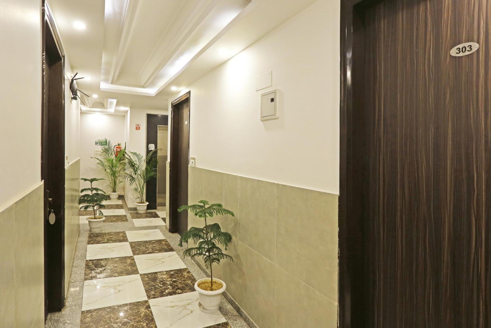 The Almora Residency - Complimentary Airport Trasnfer Hotel New Delhi Buitenkant foto
