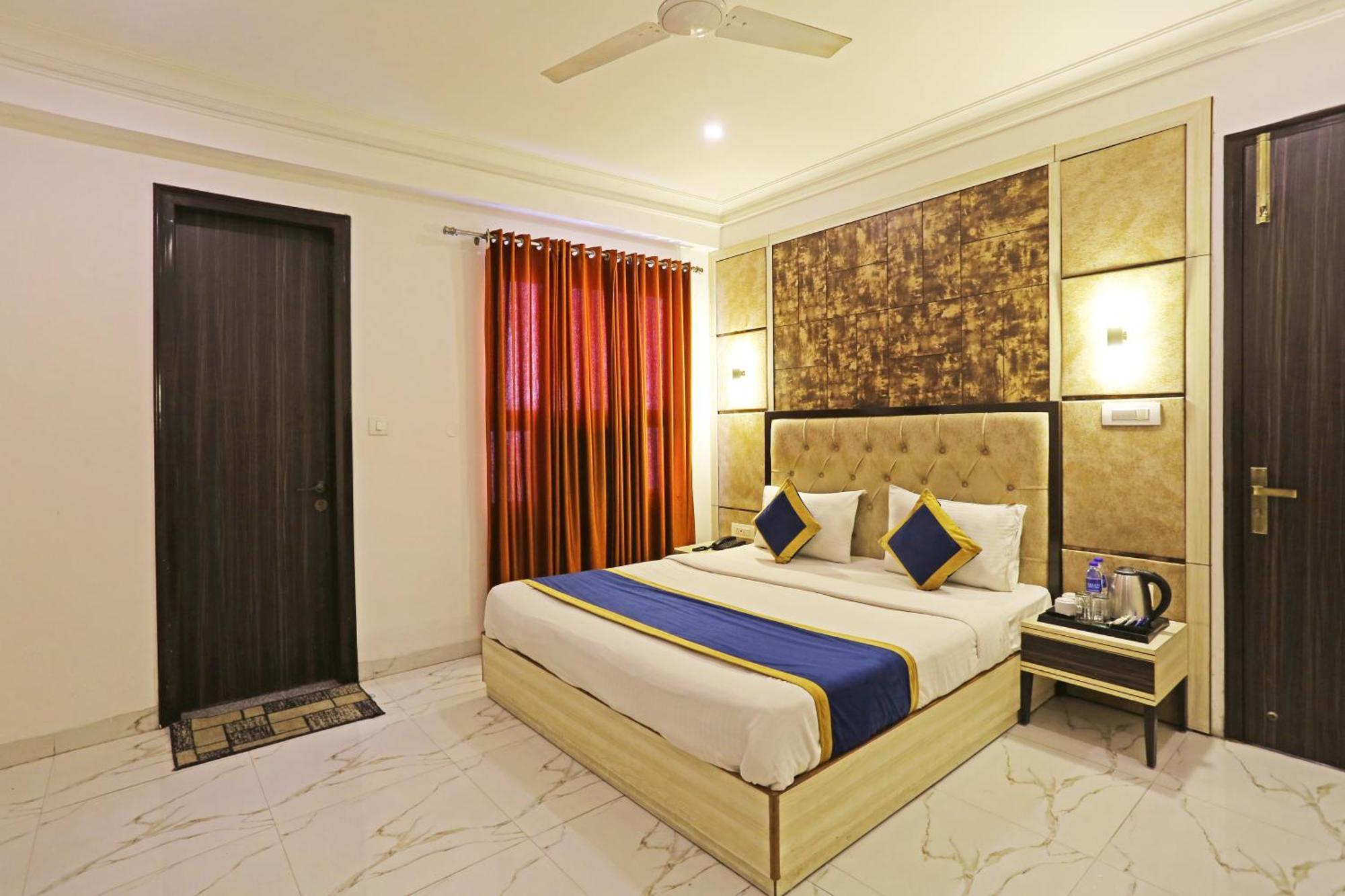 The Almora Residency - Complimentary Airport Trasnfer Hotel New Delhi Buitenkant foto
