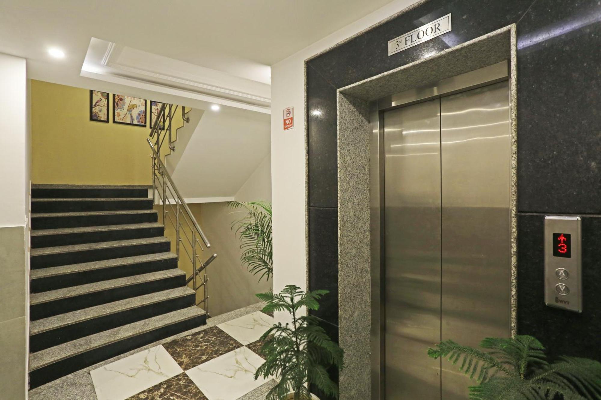 The Almora Residency - Complimentary Airport Trasnfer Hotel New Delhi Buitenkant foto