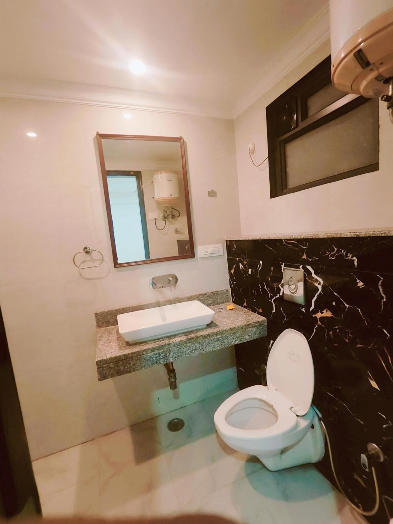 The Almora Residency - Complimentary Airport Trasnfer Hotel New Delhi Buitenkant foto