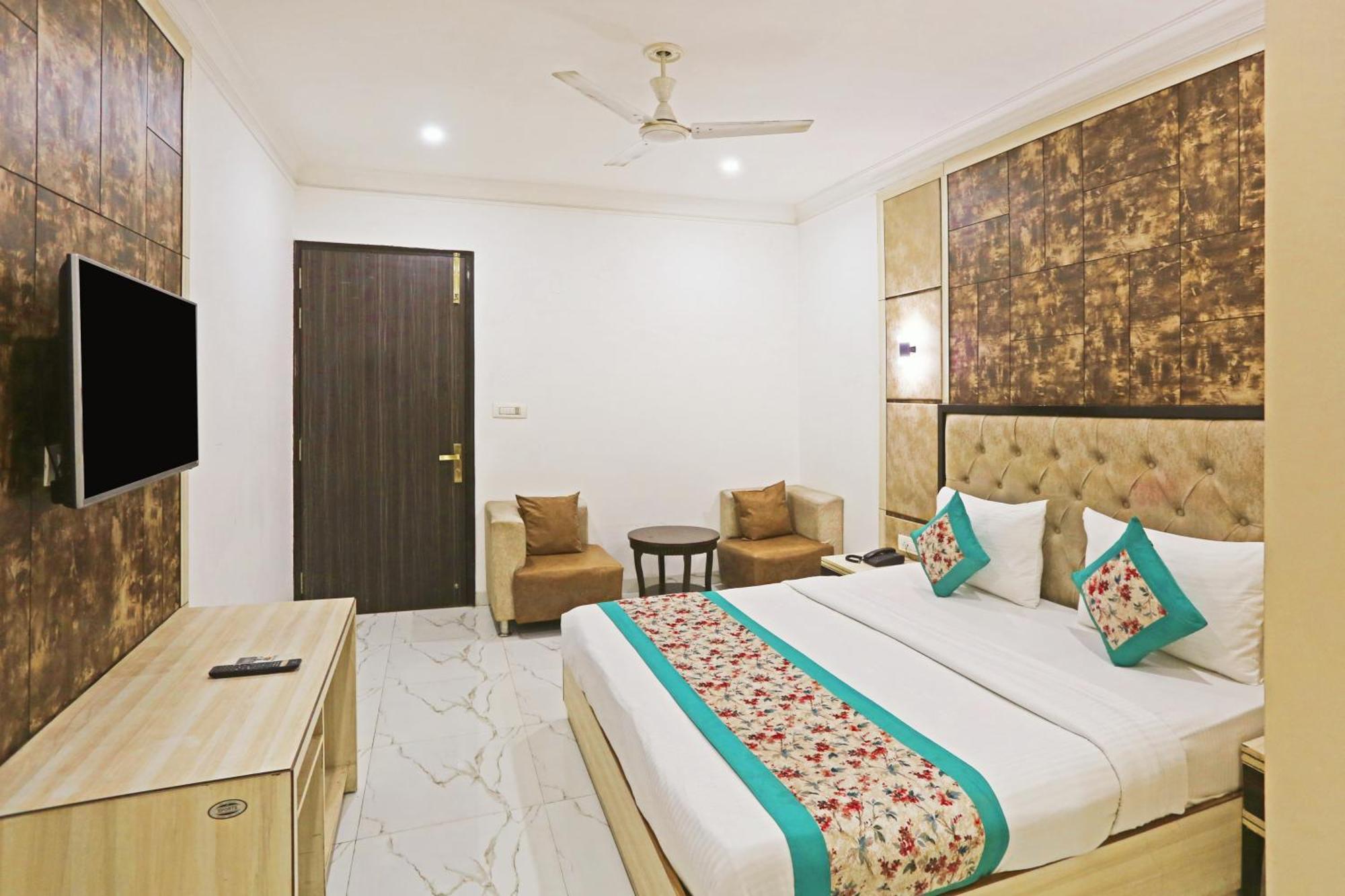 The Almora Residency - Complimentary Airport Trasnfer Hotel New Delhi Buitenkant foto