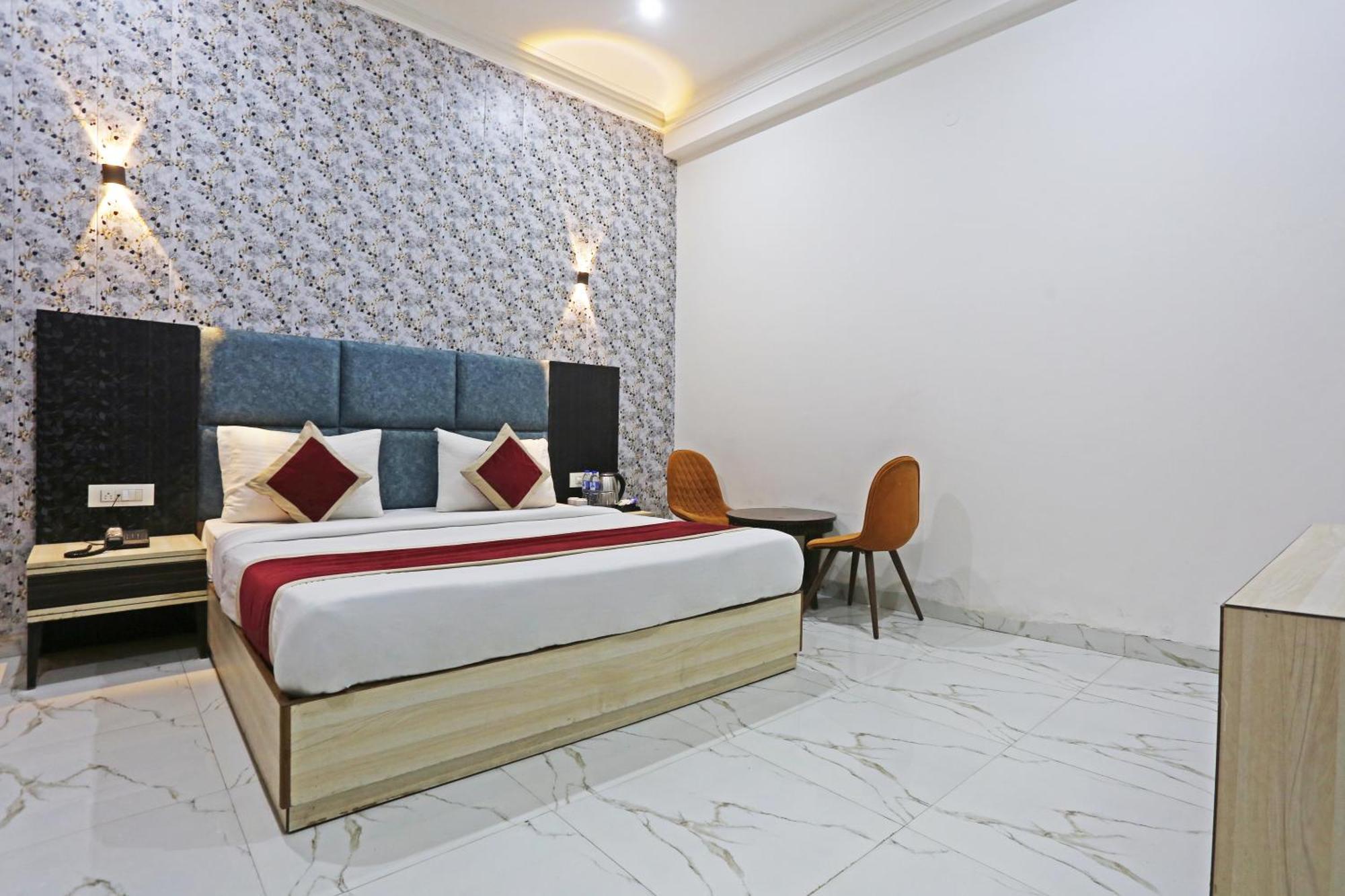 The Almora Residency - Complimentary Airport Trasnfer Hotel New Delhi Buitenkant foto