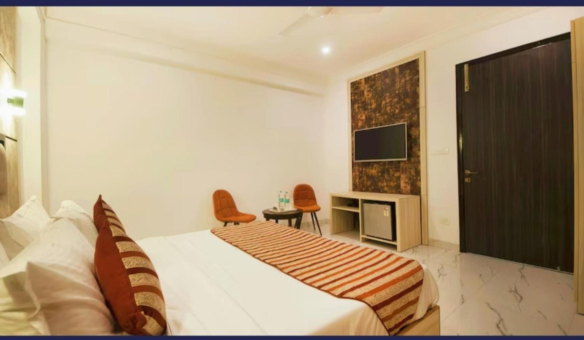 The Almora Residency - Complimentary Airport Trasnfer Hotel New Delhi Kamer foto