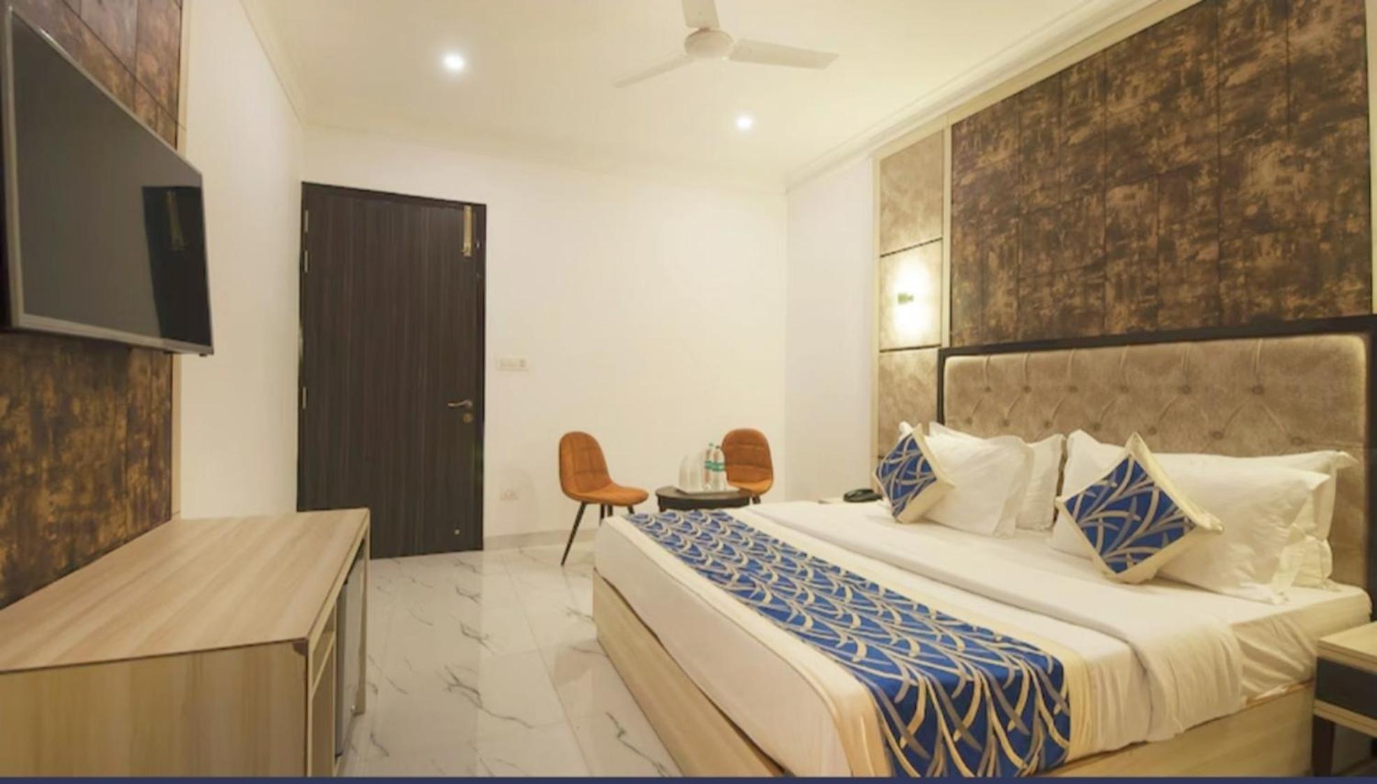 The Almora Residency - Complimentary Airport Trasnfer Hotel New Delhi Kamer foto