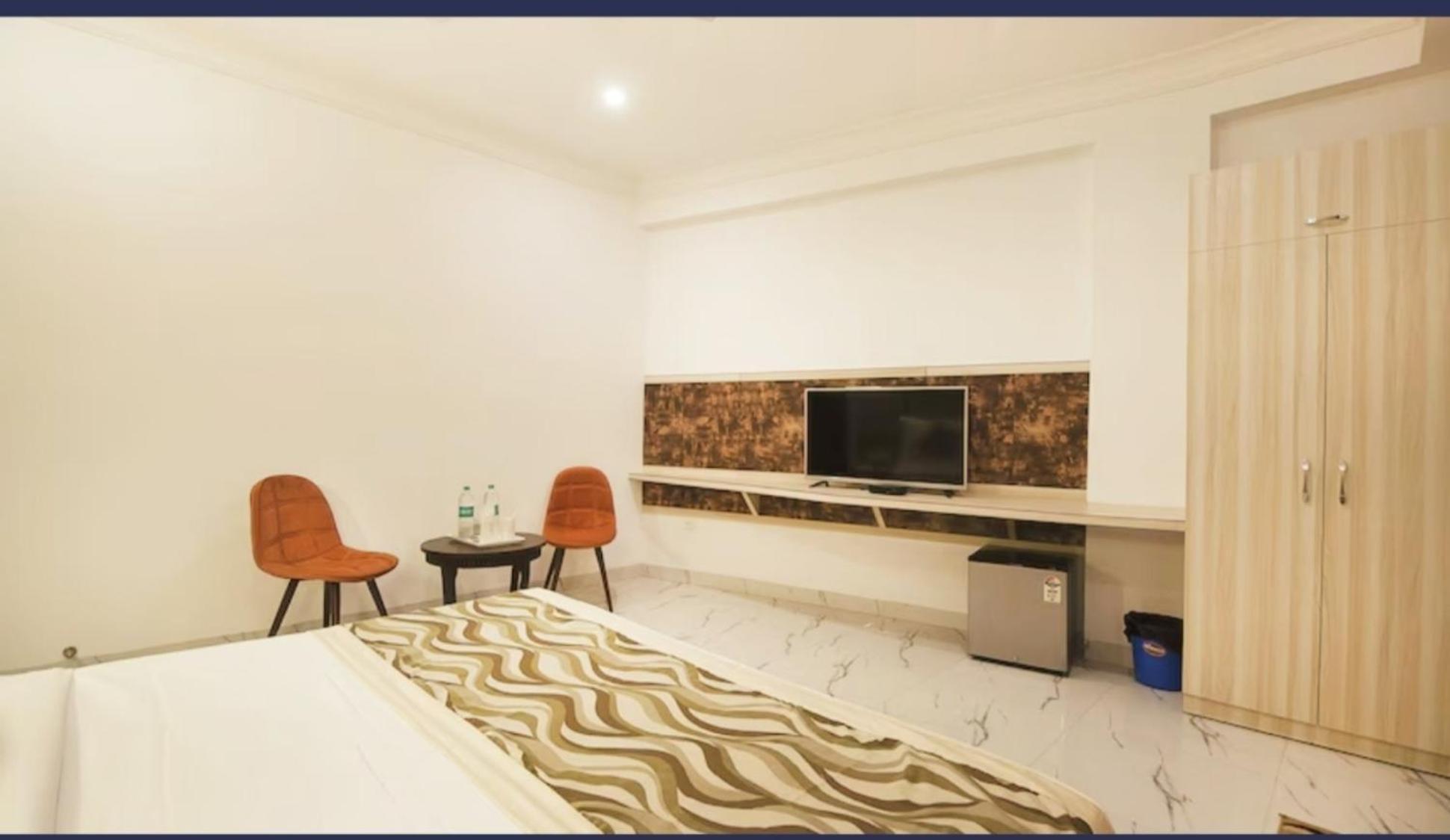 The Almora Residency - Complimentary Airport Trasnfer Hotel New Delhi Kamer foto