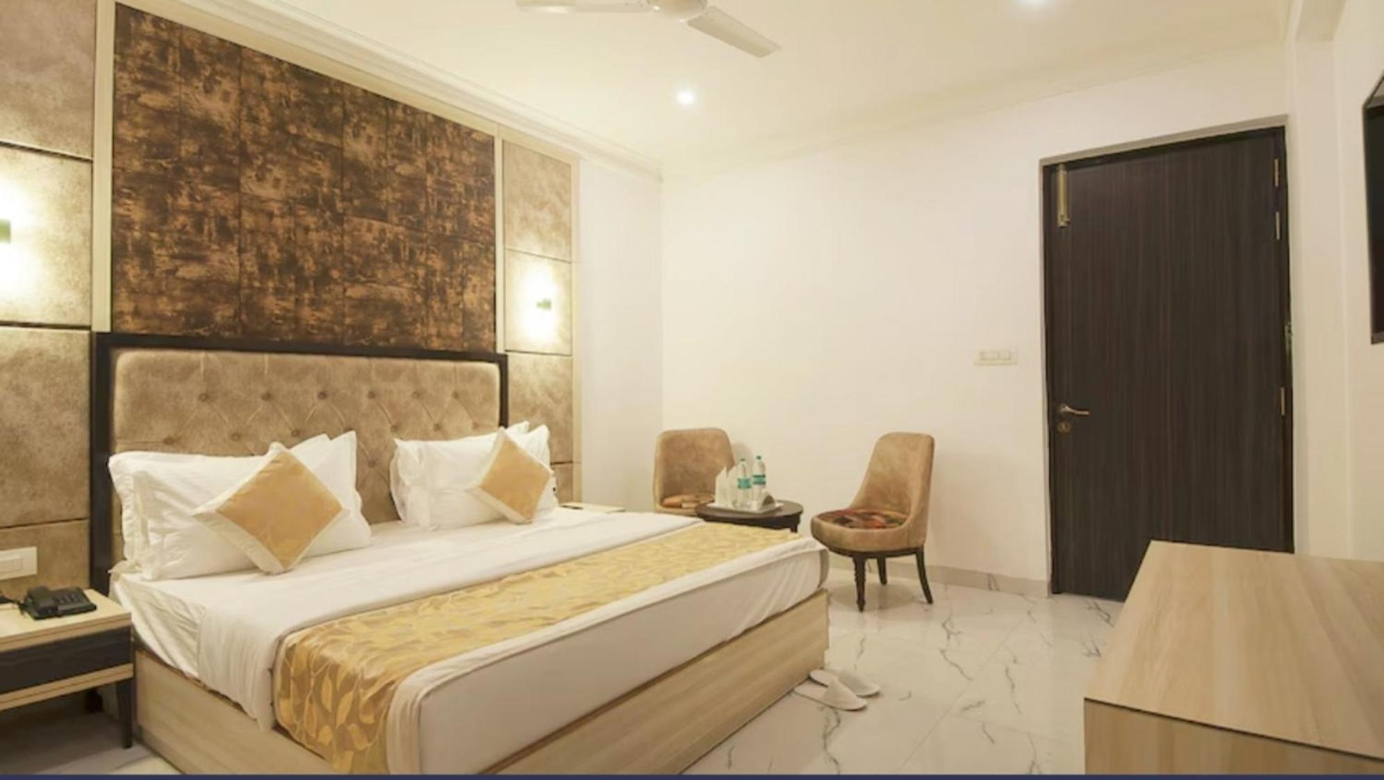 The Almora Residency - Complimentary Airport Trasnfer Hotel New Delhi Kamer foto