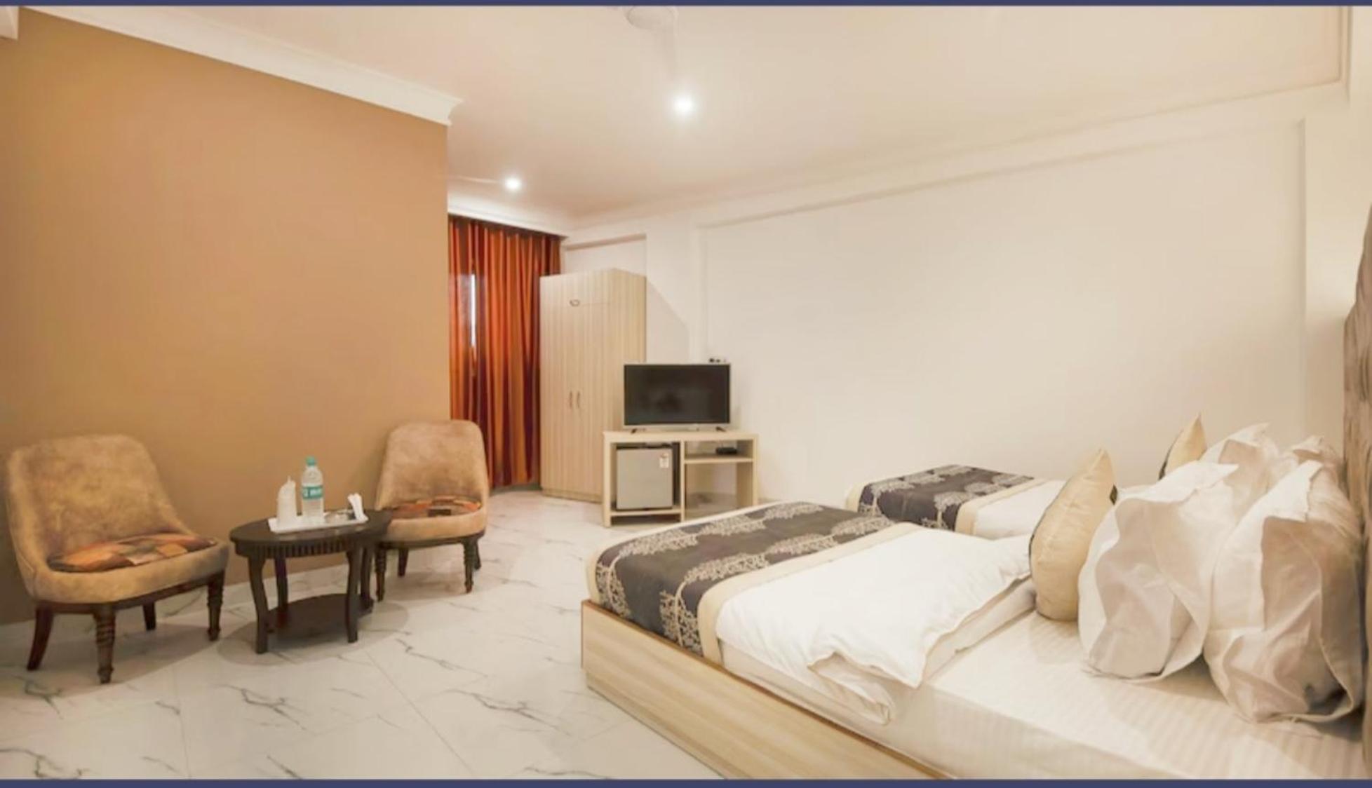 The Almora Residency - Complimentary Airport Trasnfer Hotel New Delhi Kamer foto